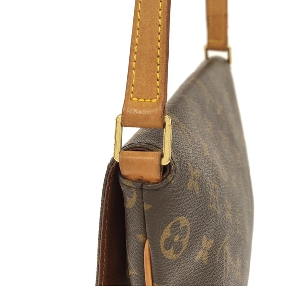 Louis Vuitton Musette Tango - Picture 10 of 12